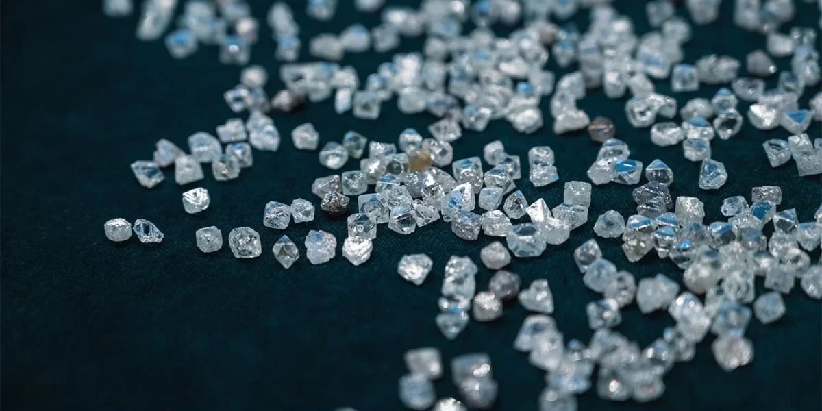 ANGOLA TRAVA VENDA DE DIAMANTES PEQUENOS PARA VALORIZAR MERCADO INTERNACIONAL